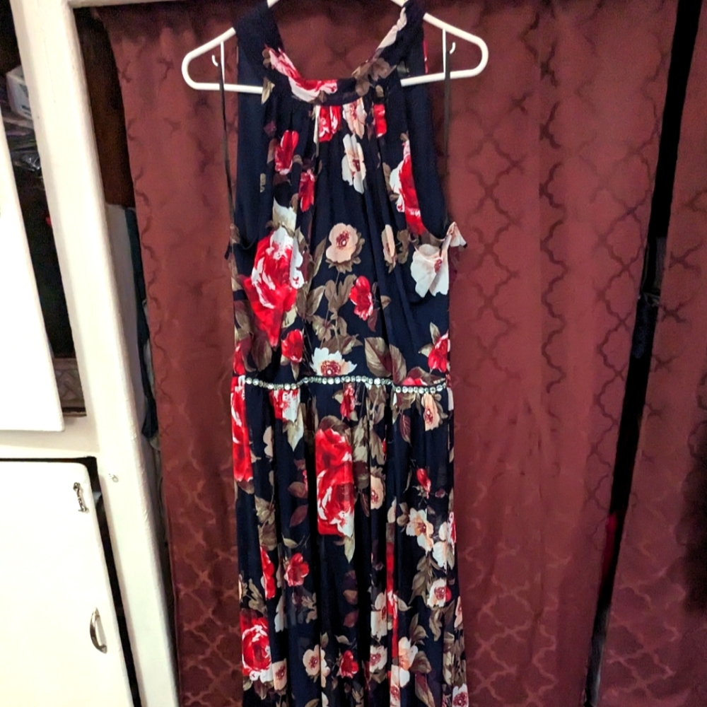 20W, floral sleeveless dress